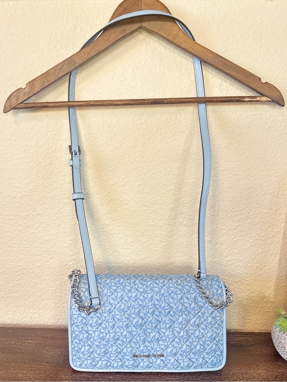 Michael Kors Jet Set - Medium Full Flap Crossbody Bag - Pale Ocean Blue Monogram - Picture 10 of 16